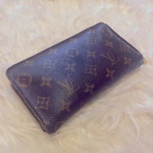 Louis Vuitton Monogram Zippy Wallet